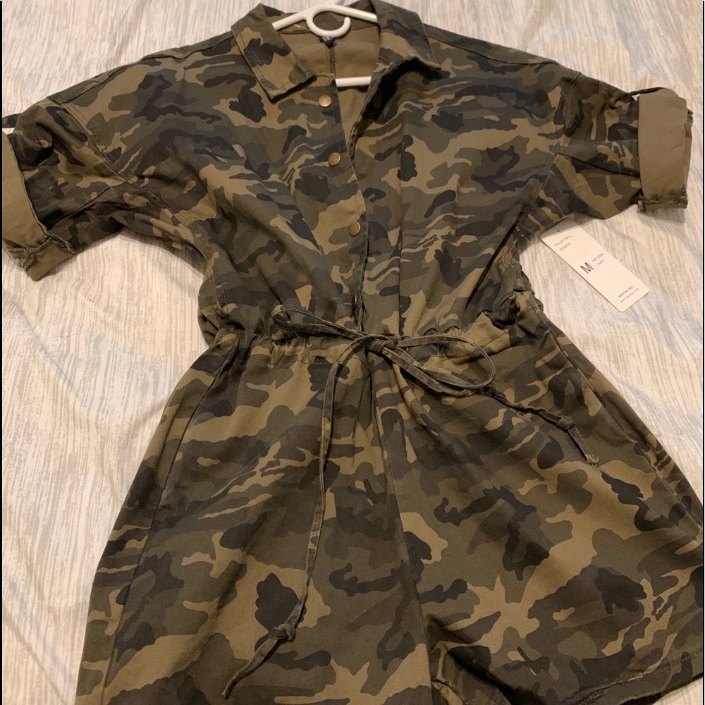 Cameo Romper - Picture 1 of 2